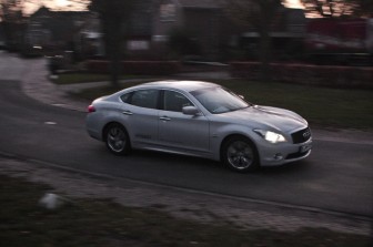 Infiniti M35h GT Premium: