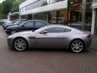 Aston Martin V8 Vantage  : Aërodynamisch op en top