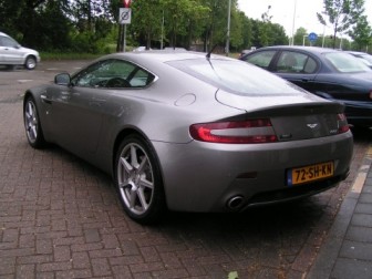 Aston Martin V8 Vantage  : Als een magneet aan het wegdek, deze Aston