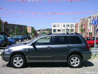 Mitsubishi Outlander Sport 2.0 Invite Plus title=