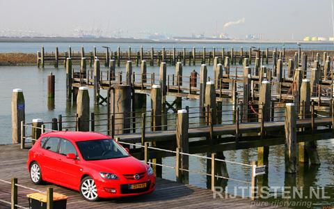Wallpaper Mazda 3 downloaden