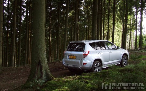 Wallpaper Toyota RAV4 downloaden