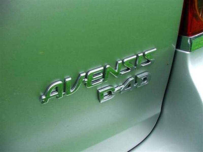 Toyota Avensis Wagon 2.2 D-4D D-CAT Executive