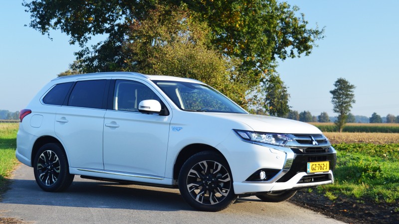 Mitsubishi Outlander  PHEV Instyle+