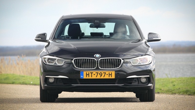 BMW 3 Serie Sedan 330e High Executive Luxury Line