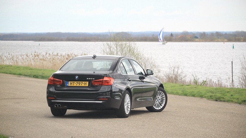 BMW 3 Serie Sedan 330e High Executive Luxury Line