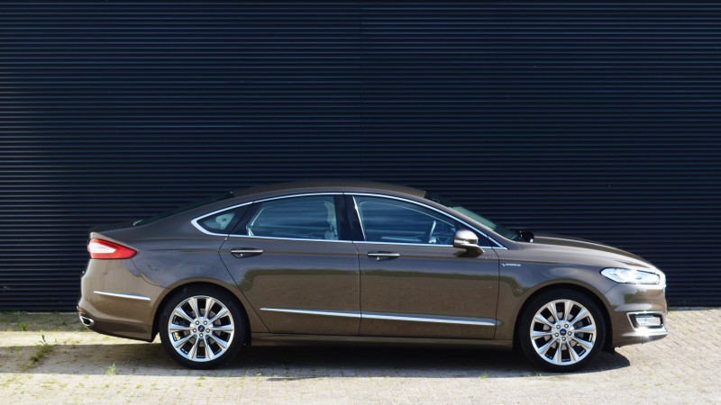 Ford Mondeo sedan 2.0 EcoBoost Vignale