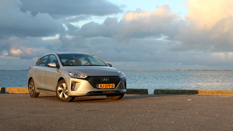 Hyundai IONIQ 1.6 HEV First Edition 