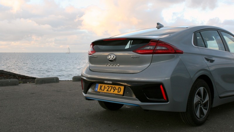 Hyundai IONIQ 1.6 HEV First Edition 