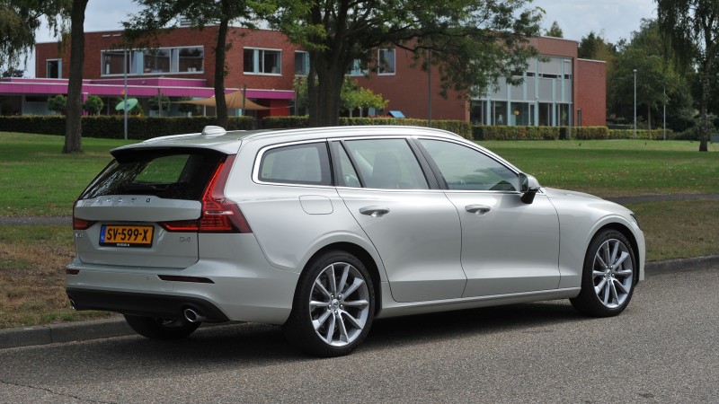 Volvo V60  D4 Momentum