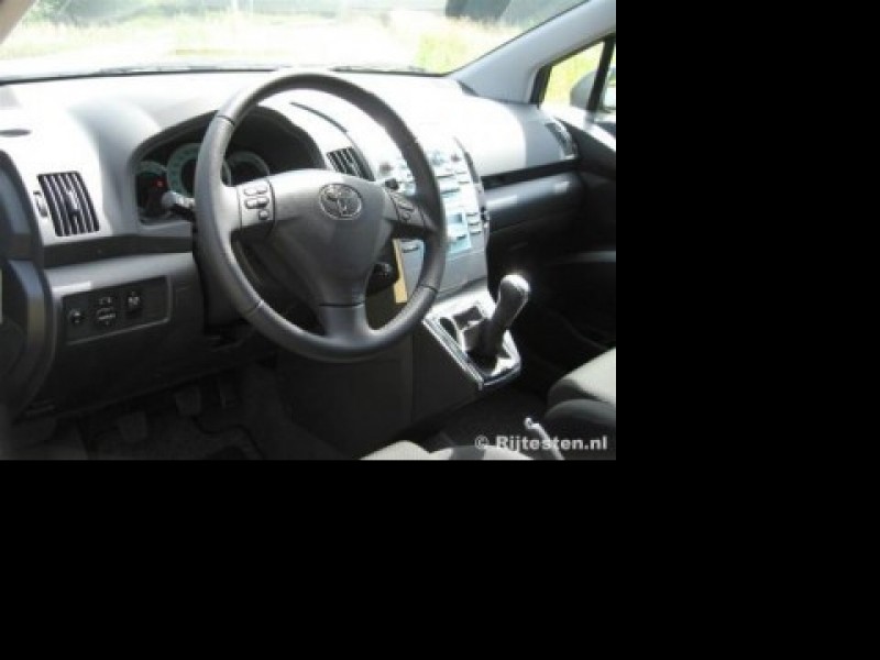 Toyota Verso 1.8 VVT-i Dynamic