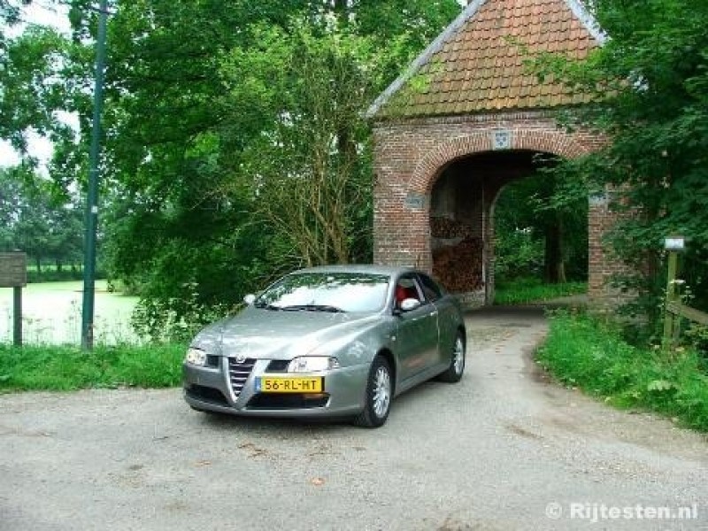 Alfa Romeo GT 2.0 JTS 16v Distinctive