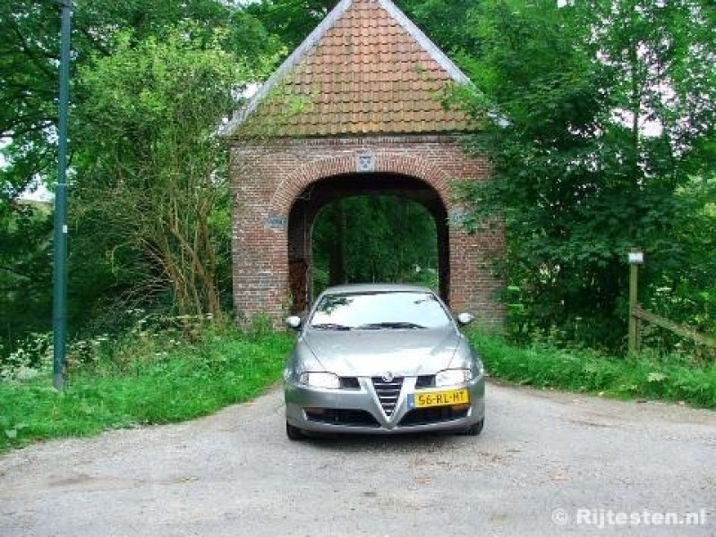 Alfa Romeo GT 2.0 JTS 16v Distinctive