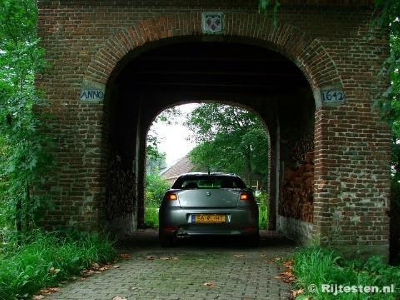 Alfa Romeo GT 2.0 JTS 16v Distinctive