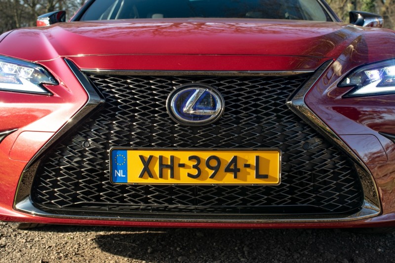 Lexus ES 300h F Sport Premium