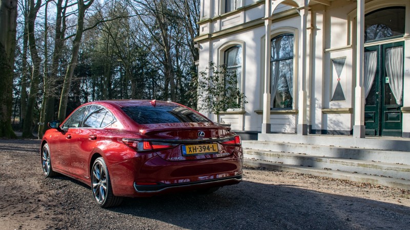 Lexus ES 300h F Sport Premium