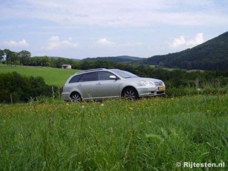 Toyota Avensis Wagon 2.2 D-4D D-CAT Executive