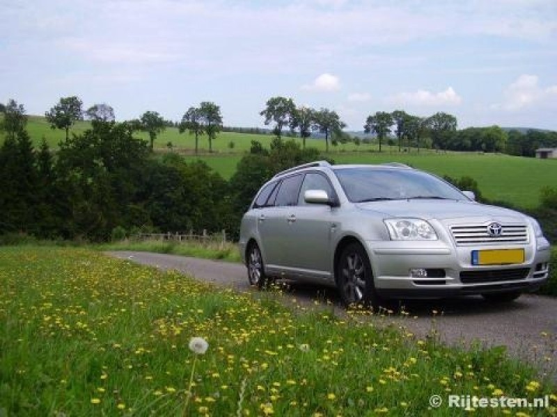 Toyota Avensis Wagon 2.2 D-4D D-CAT Executive