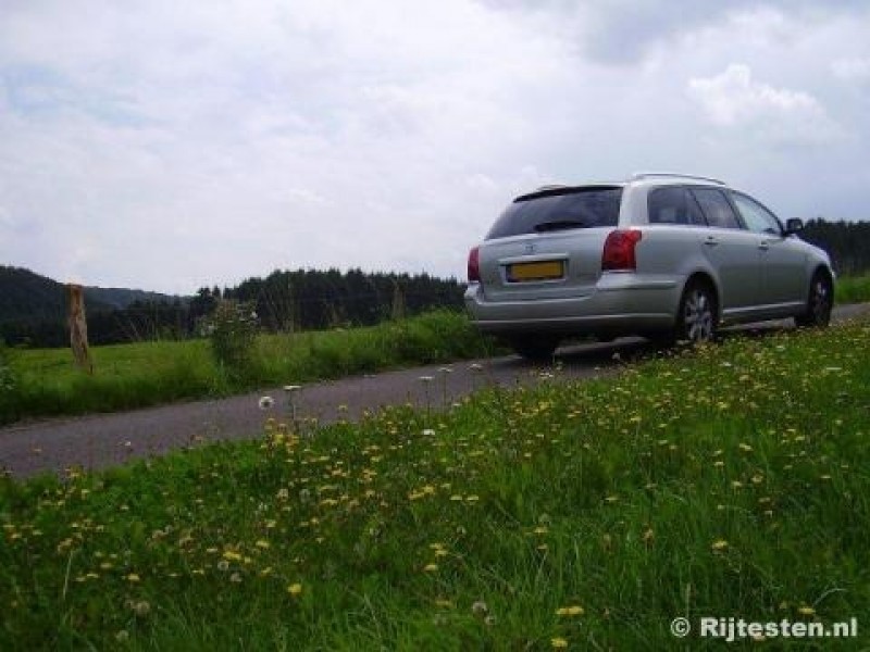 Toyota Avensis Wagon 2.2 D-4D D-CAT Executive