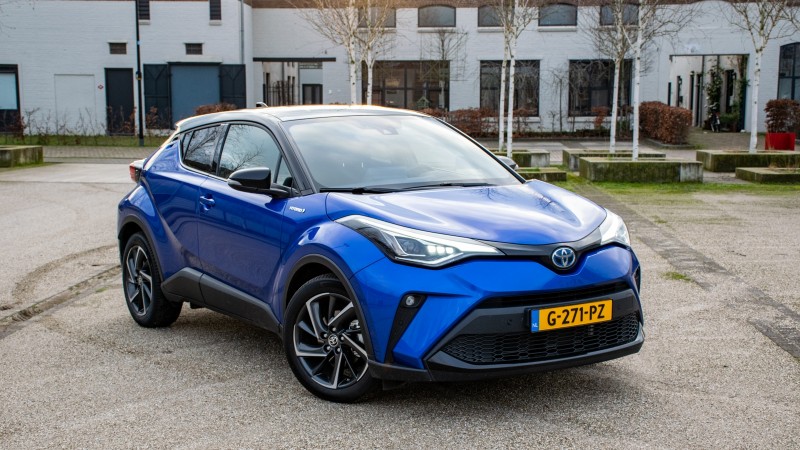 Toyota C-HR 2.0 High Power Hybrid Bi-Tone