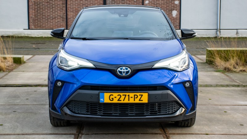 Toyota C-HR 2.0 High Power Hybrid Bi-Tone