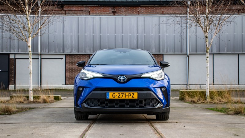 Toyota C-HR 2.0 High Power Hybrid Bi-Tone