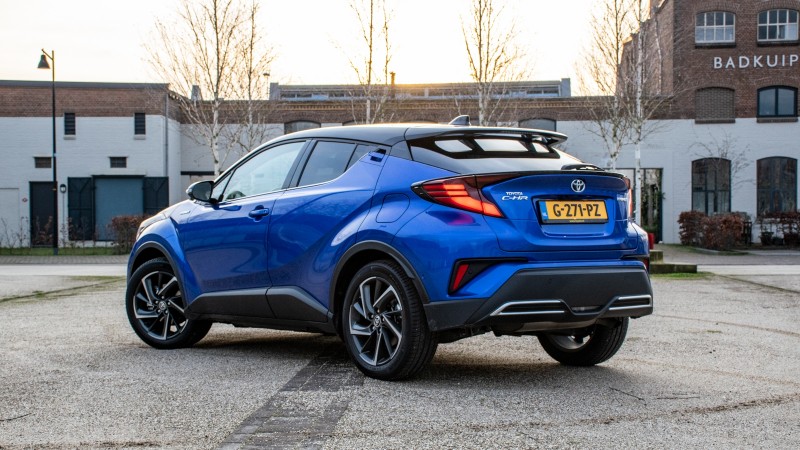 Toyota C-HR 2.0 High Power Hybrid Bi-Tone