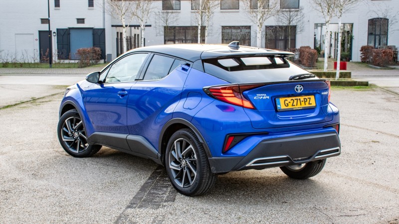 Toyota C-HR 2.0 High Power Hybrid Bi-Tone