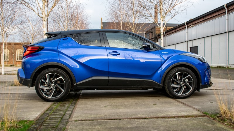 Toyota C-HR 2.0 High Power Hybrid Bi-Tone