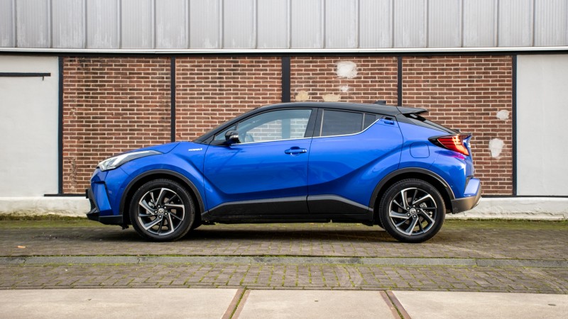 Toyota C-HR 2.0 High Power Hybrid Bi-Tone