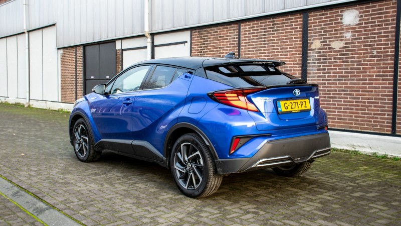 Toyota C-HR 2.0 High Power Hybrid Bi-Tone