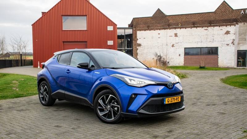 Toyota C-HR 2.0 High Power Hybrid Bi-Tone