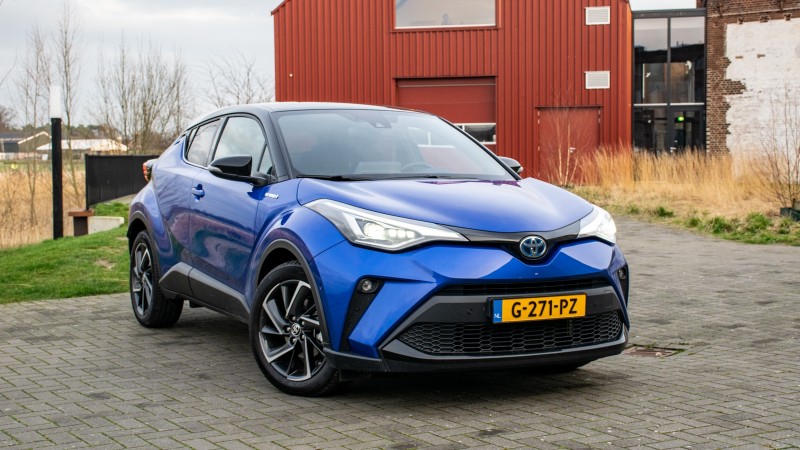 Toyota C-HR 2.0 High Power Hybrid Bi-Tone