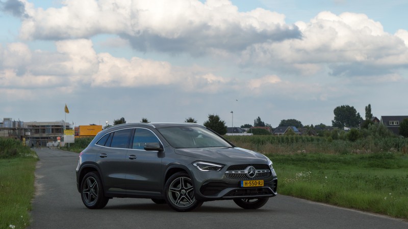 Mercedes-Benz GLA 200 7G-DCT Premium Plus AMG Line