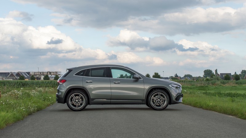 Mercedes-Benz GLA 200 7G-DCT Premium Plus AMG Line