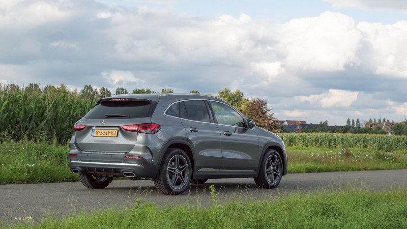 Mercedes-Benz GLA 200 7G-DCT Premium Plus AMG Line