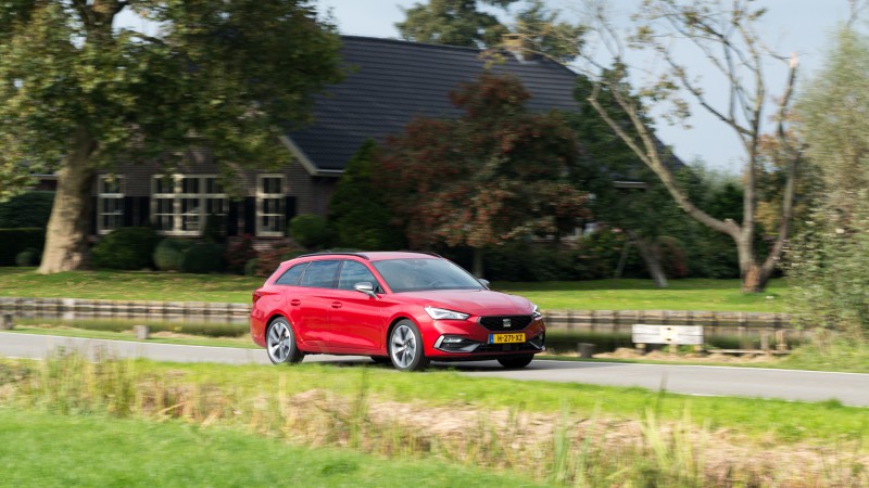 Seat Leon Sportstourer 1.5 eTSI DSG-7 FR Launch Edition