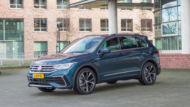 Volkswagen Tiguan 1.5 TSI DSG-7 R-Line Business+