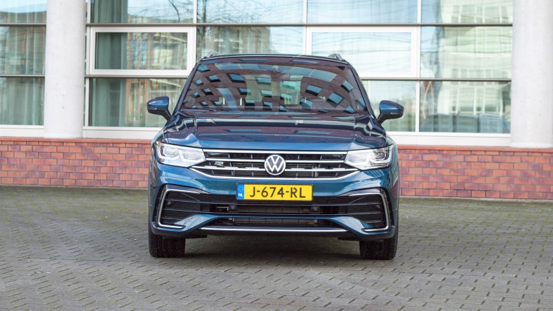 Volkswagen Tiguan 1.5 TSI DSG-7 R-Line Business+