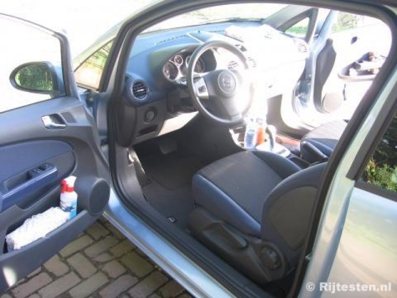 Opel Corsa 1.2i-16V Enjoy