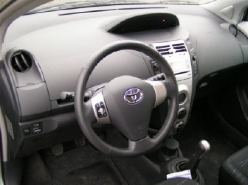 Toyota Yaris 1.3 16v VVT-i Linea Luna