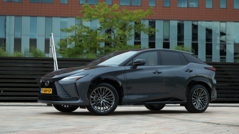 Lexus RZ 450e  President Line