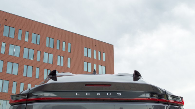 Lexus RZ 450e  President Line