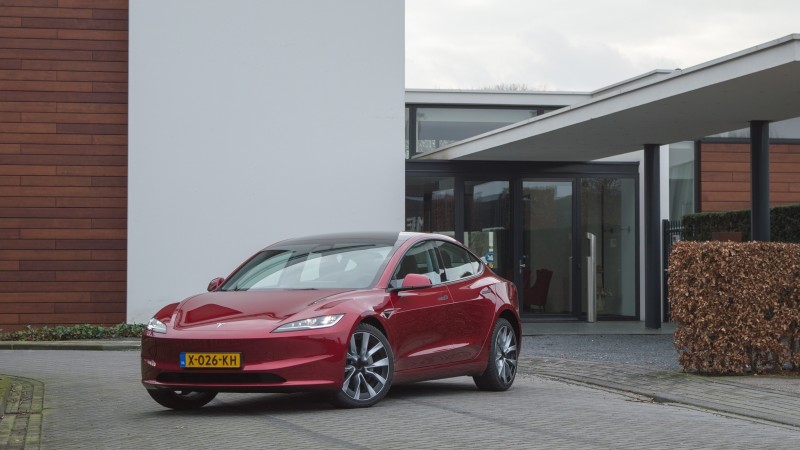 Tesla Model 3 Long Range All-Wheel Drive 