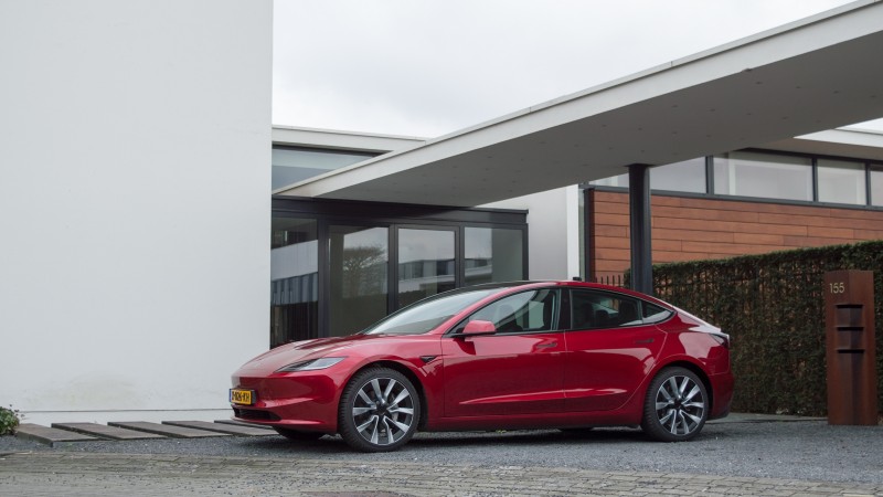 Tesla Model 3 Long Range All-Wheel Drive 