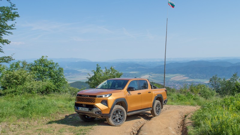 Toyota Hilux 2.8 48V MHEV Invincible
