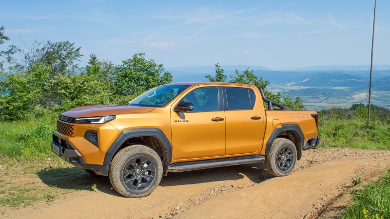 Toyota Hilux 2.8 48V MHEV Invincible