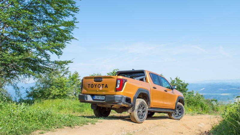 Toyota Hilux 2.8 48V MHEV Invincible