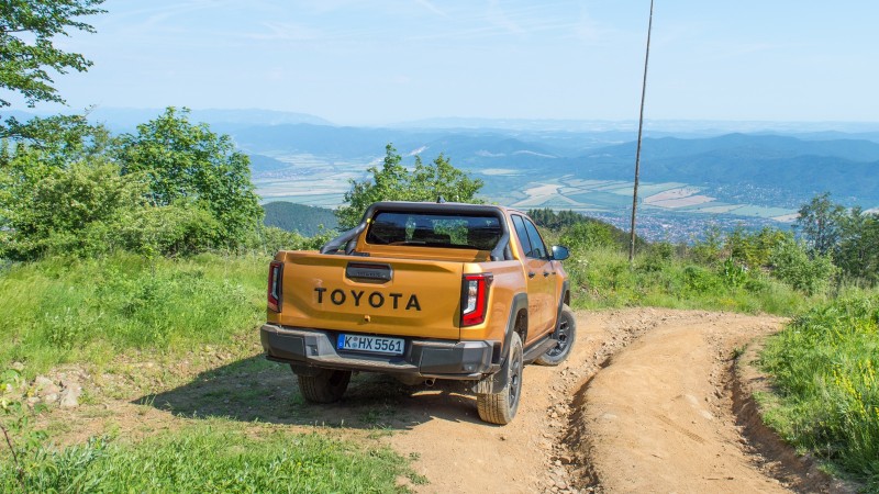 Toyota Hilux 2.8 48V MHEV Invincible