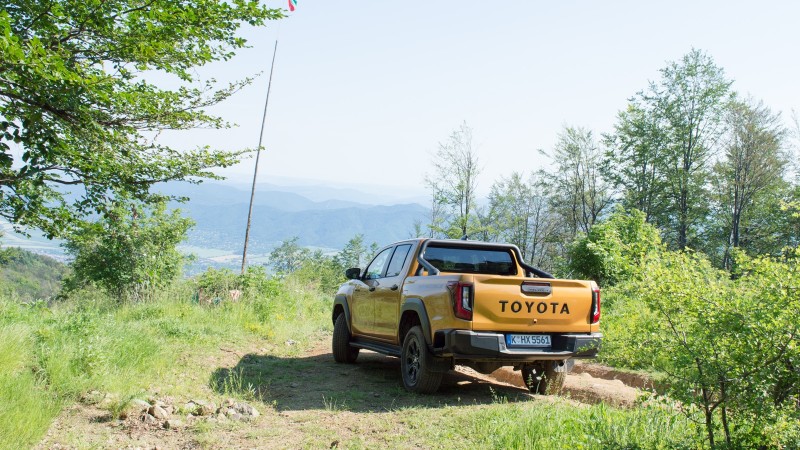 Toyota Hilux 2.8 48V MHEV Invincible